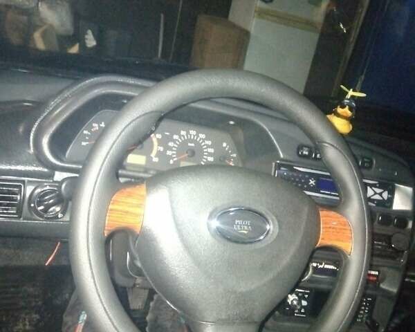 Зеленый ВАЗ 2113 Самара, объемом двигателя 1.5 л и пробегом 260 тыс. км за 3200 $, фото 2 на Automoto.ua