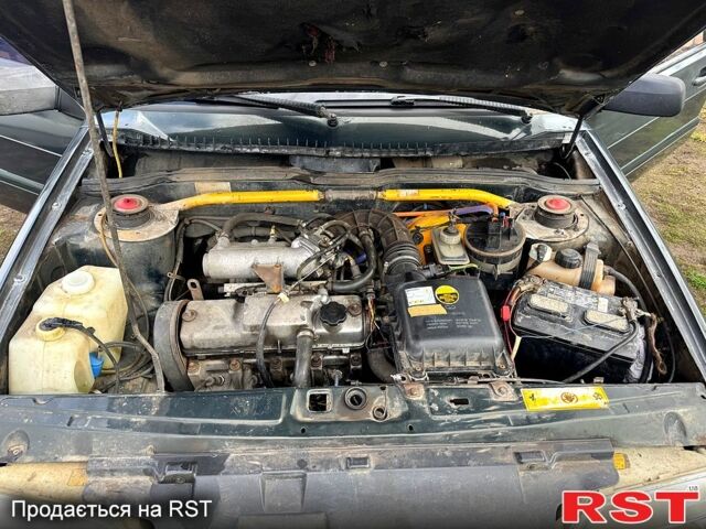 Зеленый ВАЗ 2113 Самара, объемом двигателя 1.5 л и пробегом 317 тыс. км за 1600 $, фото 9 на Automoto.ua