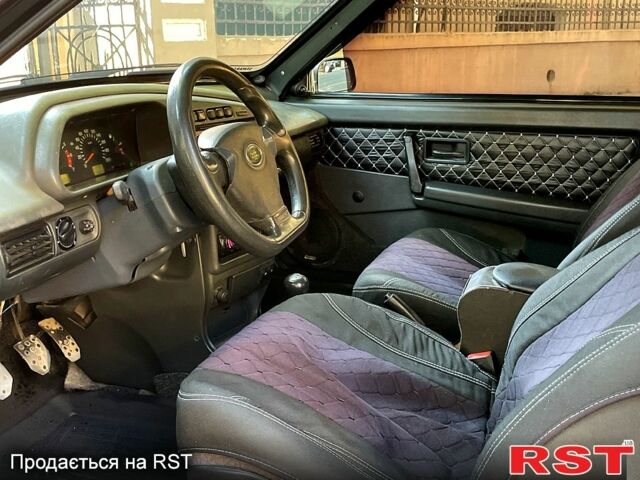 Зеленый ВАЗ 2113 Самара, объемом двигателя 1.6 л и пробегом 300 тыс. км за 1050 $, фото 5 на Automoto.ua