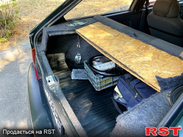 Зеленый ВАЗ 2113 Самара, объемом двигателя 1.6 л и пробегом 300 тыс. км за 1050 $, фото 8 на Automoto.ua