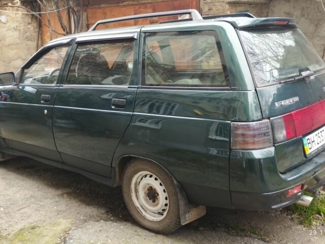 Зеленый ВАЗ 2113 Самара, объемом двигателя 1.5 л и пробегом 250 тыс. км за 2000 $, фото 2 на Automoto.ua
