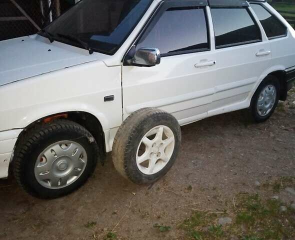 Белый ВАЗ 2114 Самара, объемом двигателя 1.6 л и пробегом 170 тыс. км за 2000 $, фото 2 на Automoto.ua