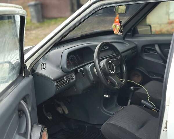 Белый ВАЗ 2114 Самара, объемом двигателя 1.6 л и пробегом 200 тыс. км за 1600 $, фото 4 на Automoto.ua