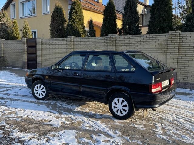 Черный ВАЗ 2114 Самара, объемом двигателя 1.6 л и пробегом 130 тыс. км за 2000 $, фото 2 на Automoto.ua