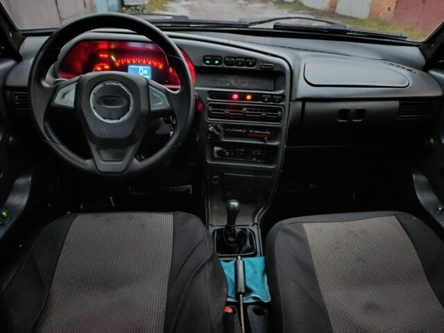 Красный ВАЗ 2114 Самара, объемом двигателя 1.6 л и пробегом 111 тыс. км за 950 $, фото 4 на Automoto.ua