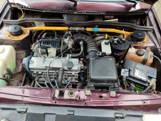 Червоний ВАЗ 2114 Самара, об'ємом двигуна 1.6 л та пробігом 200 тис. км за 1950 $, фото 12 на Automoto.ua