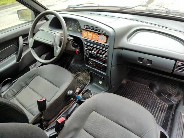 Червоний ВАЗ 2114 Самара, об'ємом двигуна 1.6 л та пробігом 200 тис. км за 1950 $, фото 10 на Automoto.ua