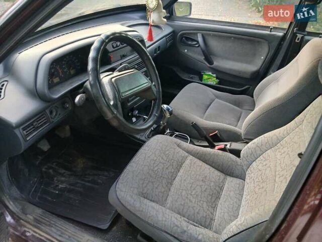 Красный ВАЗ 2114 Самара, объемом двигателя 1.6 л и пробегом 290 тыс. км за 950 $, фото 5 на Automoto.ua