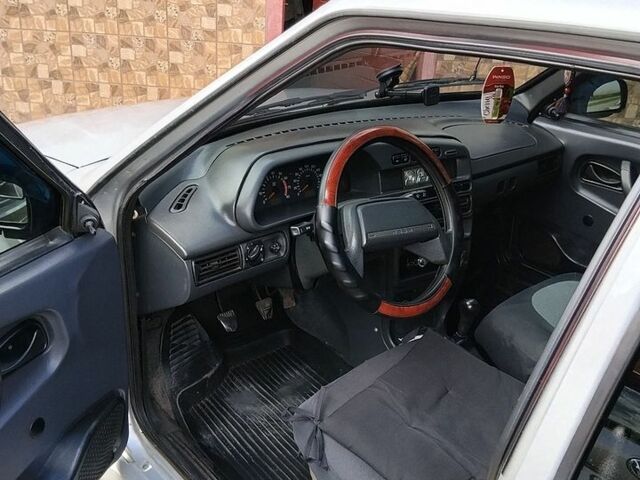 Серый ВАЗ 2114 Самара, объемом двигателя 1.5 л и пробегом 309 тыс. км за 1700 $, фото 4 на Automoto.ua