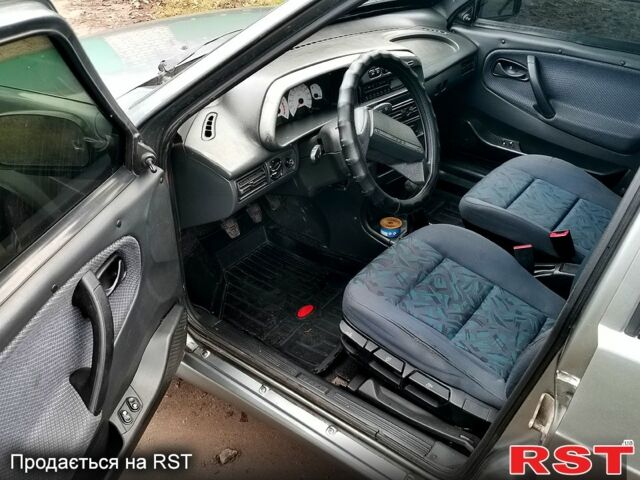 Серый ВАЗ 2114 Самара, объемом двигателя 1.5 л и пробегом 350 тыс. км за 2000 $, фото 6 на Automoto.ua