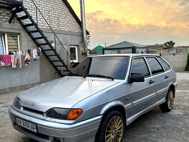 Серый ВАЗ 2114 Самара, объемом двигателя 1.5 л и пробегом 200 тыс. км за 1500 $, фото 1 на Automoto.ua