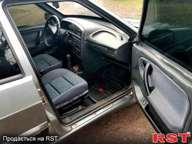 Серый ВАЗ 2114 Самара, объемом двигателя 1.5 л и пробегом 350 тыс. км за 2000 $, фото 10 на Automoto.ua