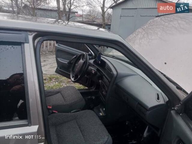 Серый ВАЗ 2114 Самара, объемом двигателя 1.6 л и пробегом 115 тыс. км за 2000 $, фото 9 на Automoto.ua