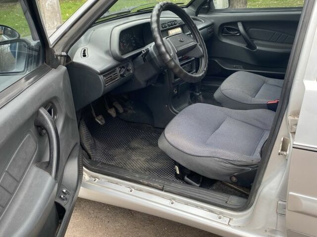 Серый ВАЗ 2114 Самара, объемом двигателя 1.6 л и пробегом 234 тыс. км за 2100 $, фото 4 на Automoto.ua