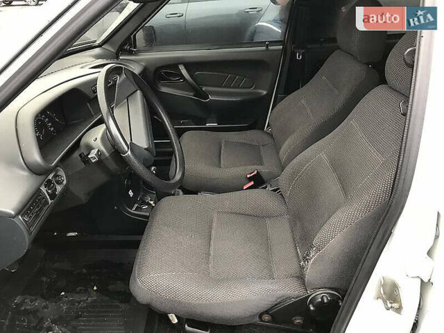 Белый ВАЗ 2115 Самара, объемом двигателя 1.6 л и пробегом 295 тыс. км за 1900 $, фото 6 на Automoto.ua