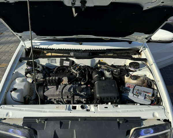 Білий ВАЗ 2115 Самара, об'ємом двигуна 1.6 л та пробігом 230 тис. км за 2999 $, фото 1 на Automoto.ua