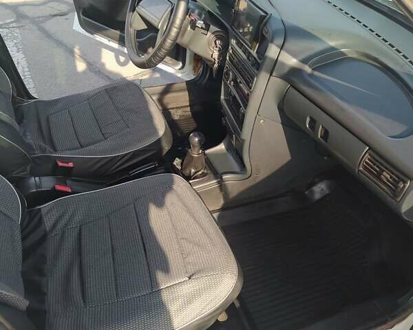 Белый ВАЗ 2115 Самара, объемом двигателя 1.6 л и пробегом 250 тыс. км за 1650 $, фото 4 на Automoto.ua
