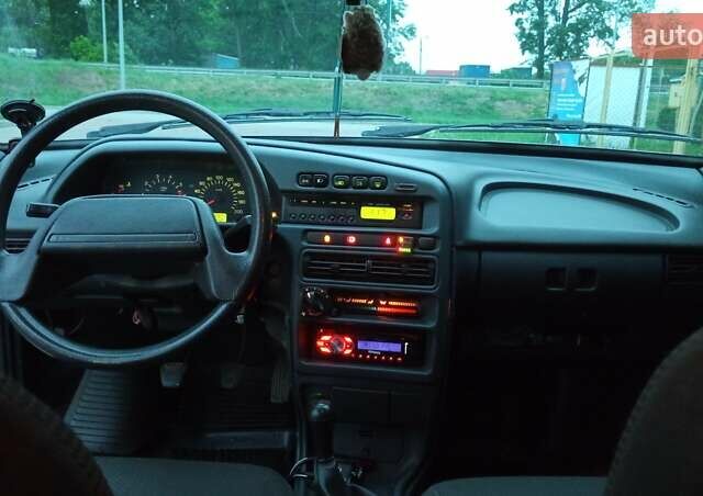 Белый ВАЗ 2115 Самара, объемом двигателя 1.6 л и пробегом 212 тыс. км за 1750 $, фото 11 на Automoto.ua