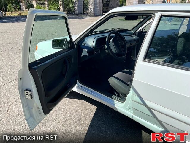 Белый ВАЗ 2115 Самара, объемом двигателя 1.6 л и пробегом 170 тыс. км за 3000 $, фото 3 на Automoto.ua