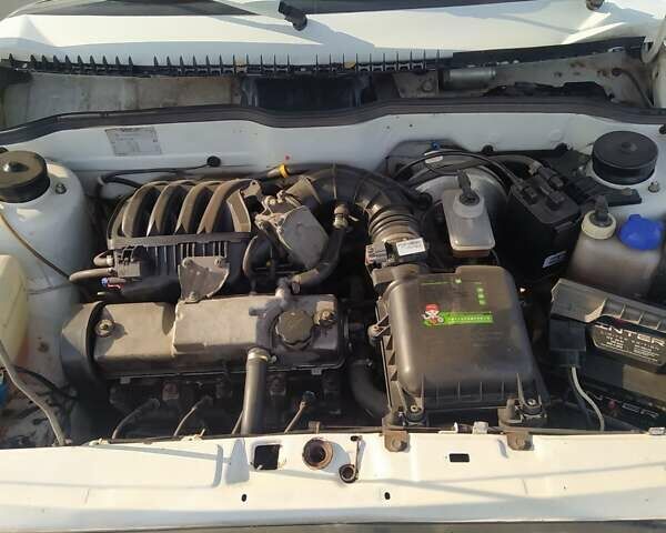 Белый ВАЗ 2115 Самара, объемом двигателя 1.6 л и пробегом 250 тыс. км за 1650 $, фото 5 на Automoto.ua