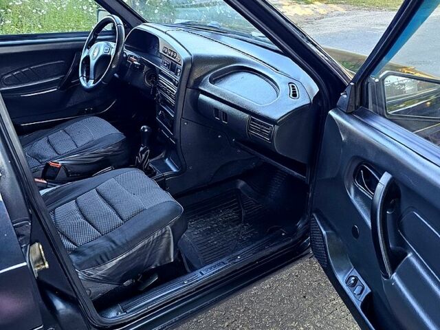 Черный ВАЗ 2115 Самара, объемом двигателя 1.5 л и пробегом 100 тыс. км за 2300 $, фото 5 на Automoto.ua