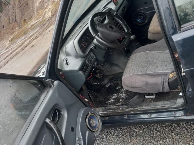 Чорний ВАЗ 2115 Самара, об'ємом двигуна 6 л та пробігом 200 тис. км за 700 $, фото 6 на Automoto.ua