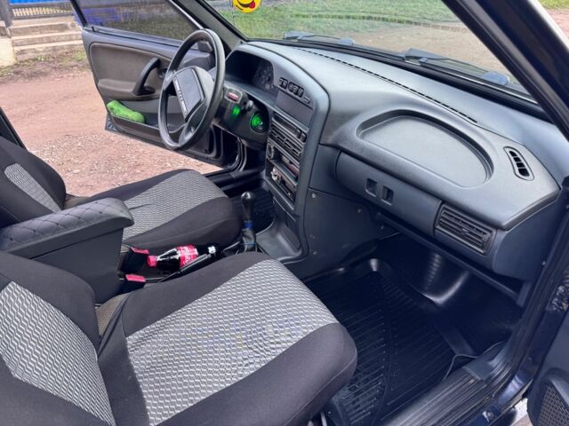 Черный ВАЗ 2115 Самара, объемом двигателя 1.5 л и пробегом 265 тыс. км за 1750 $, фото 6 на Automoto.ua