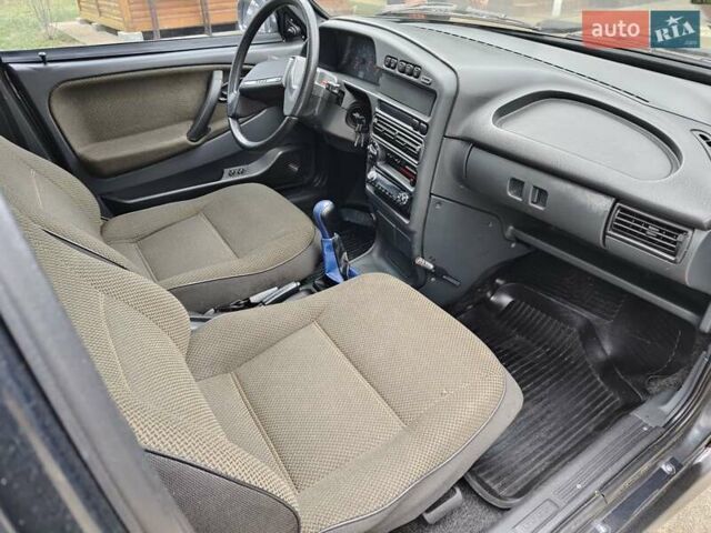 Черный ВАЗ 2115 Самара, объемом двигателя 1.5 л и пробегом 140 тыс. км за 1900 $, фото 13 на Automoto.ua