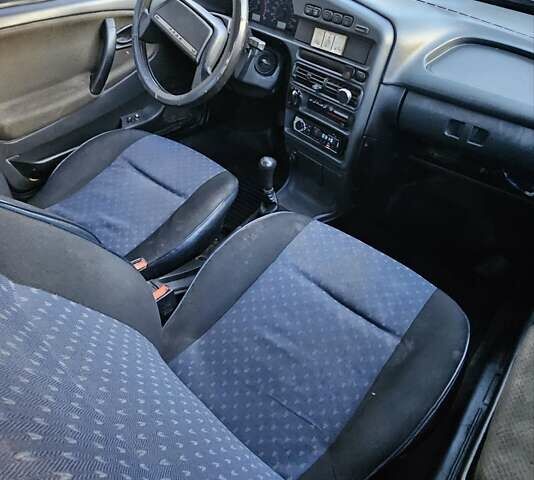 Черный ВАЗ 2115 Самара, объемом двигателя 1.5 л и пробегом 200 тыс. км за 950 $, фото 2 на Automoto.ua