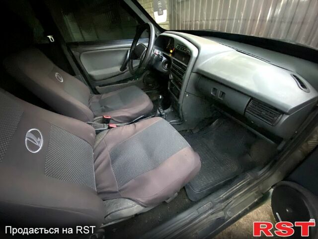 Черный ВАЗ 2115 Самара, объемом двигателя 1.6 л и пробегом 200 тыс. км за 1050 $, фото 8 на Automoto.ua