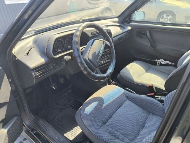 Черный ВАЗ 2115 Самара, объемом двигателя 1.6 л и пробегом 290 тыс. км за 1200 $, фото 5 на Automoto.ua