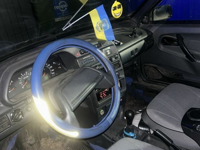 Чорний ВАЗ 2115 Самара, об'ємом двигуна 1.6 л та пробігом 193 тис. км за 800 $, фото 5 на Automoto.ua