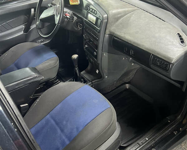 Черный ВАЗ 2115 Самара, объемом двигателя 1.6 л и пробегом 160 тыс. км за 2250 $, фото 5 на Automoto.ua