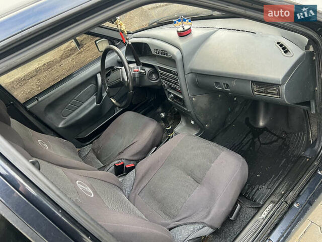 Чорний ВАЗ 2115 Самара, об'ємом двигуна 1.6 л та пробігом 280 тис. км за 1250 $, фото 4 на Automoto.ua
