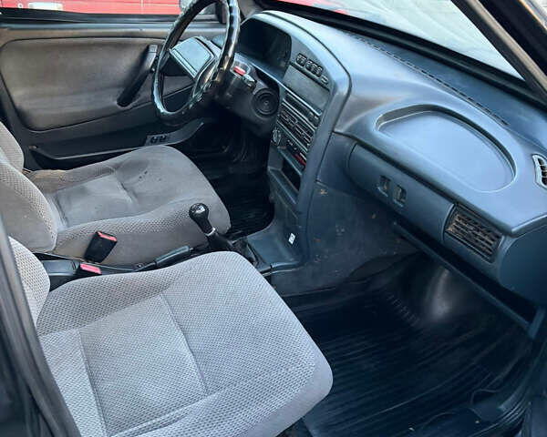 Чорний ВАЗ 2115 Самара, об'ємом двигуна 1.6 л та пробігом 235 тис. км за 1600 $, фото 6 на Automoto.ua