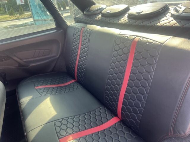 Черный ВАЗ 2115 Самара, объемом двигателя 1.6 л и пробегом 350 тыс. км за 2000 $, фото 9 на Automoto.ua