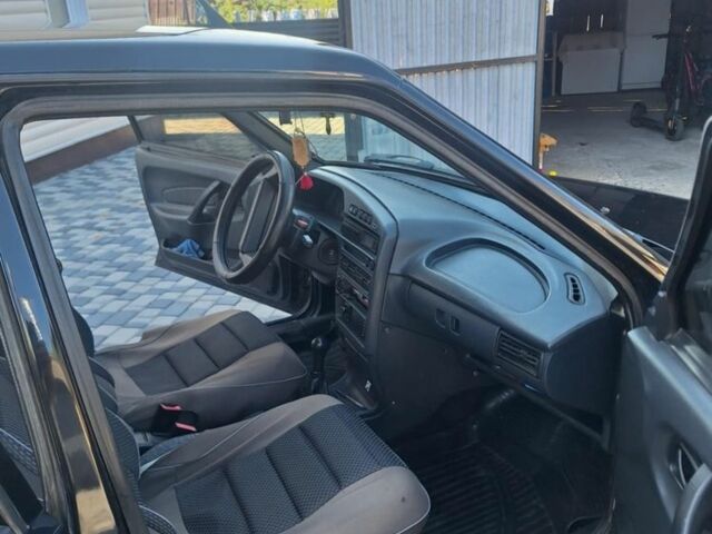 Черный ВАЗ 2115 Самара, объемом двигателя 1.6 л и пробегом 191 тыс. км за 3000 $, фото 5 на Automoto.ua