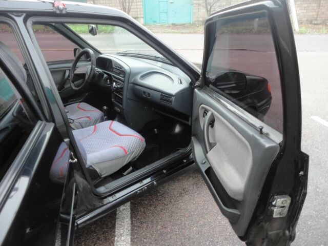 Черный ВАЗ 2115 Самара, объемом двигателя 1.6 л и пробегом 112 тыс. км за 3299 $, фото 13 на Automoto.ua