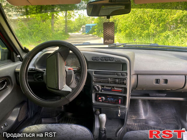 Красный ВАЗ 2115 Самара, объемом двигателя 1.6 л и пробегом 208 тыс. км за 2400 $, фото 4 на Automoto.ua