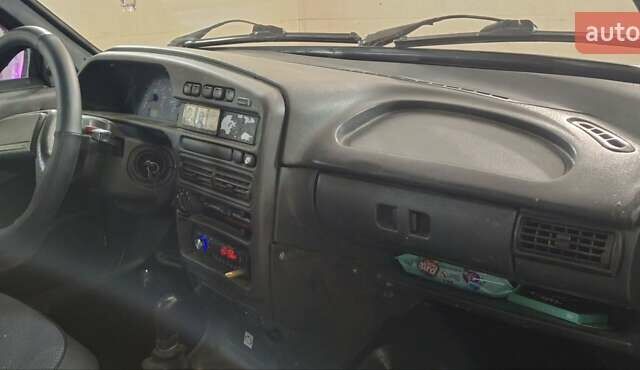 Красный ВАЗ 2115 Самара, объемом двигателя 1.6 л и пробегом 200 тыс. км за 2200 $, фото 3 на Automoto.ua