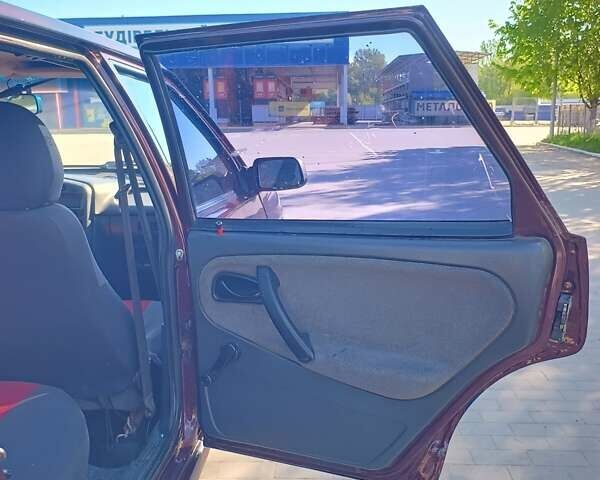Красный ВАЗ 2115 Самара, объемом двигателя 1.6 л и пробегом 155 тыс. км за 2250 $, фото 8 на Automoto.ua