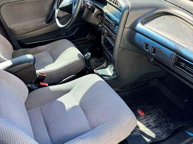 Красный ВАЗ 2115 Самара, объемом двигателя 1.6 л и пробегом 150 тыс. км за 2800 $, фото 7 на Automoto.ua