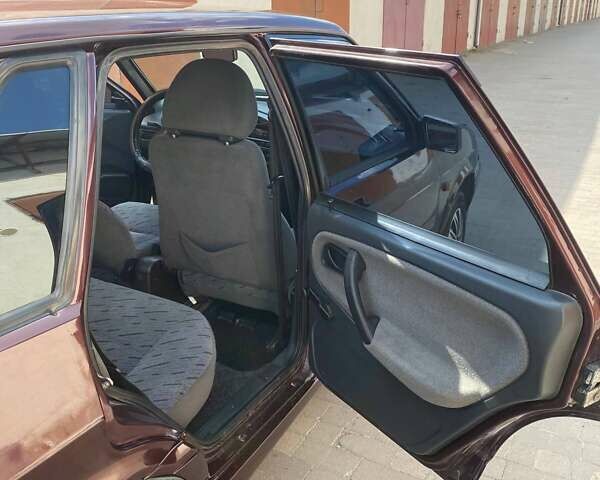 Красный ВАЗ 2115 Самара, объемом двигателя 1.6 л и пробегом 128 тыс. км за 2800 $, фото 5 на Automoto.ua