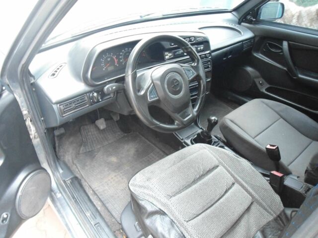 Серый ВАЗ 2115 Самара, объемом двигателя 1.6 л и пробегом 205 тыс. км за 2200 $, фото 4 на Automoto.ua