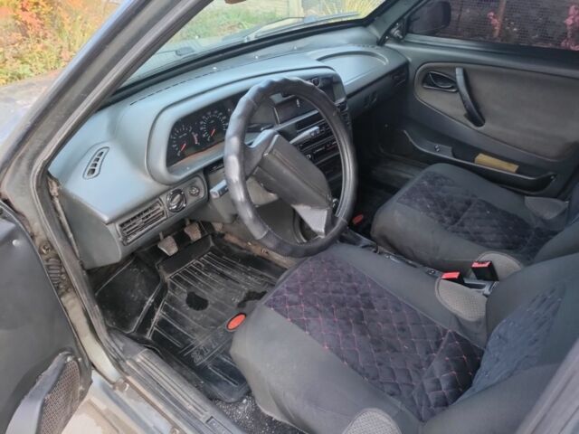 Серый ВАЗ 2115 Самара, объемом двигателя 1.6 л и пробегом 178 тыс. км за 1600 $, фото 2 на Automoto.ua