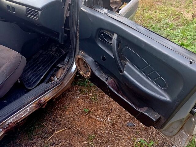 Серый ВАЗ 2115 Самара, объемом двигателя 1.5 л и пробегом 129 тыс. км за 800 $, фото 4 на Automoto.ua