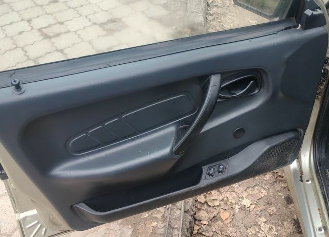 Серый ВАЗ 2115 Самара, объемом двигателя 1.5 л и пробегом 234 тыс. км за 1073 $, фото 6 на Automoto.ua