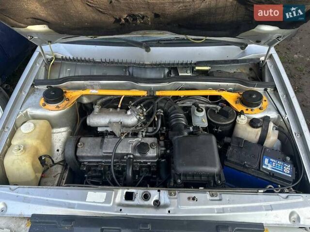 Серый ВАЗ 2115 Самара, объемом двигателя 1.5 л и пробегом 200 тыс. км за 1250 $, фото 3 на Automoto.ua