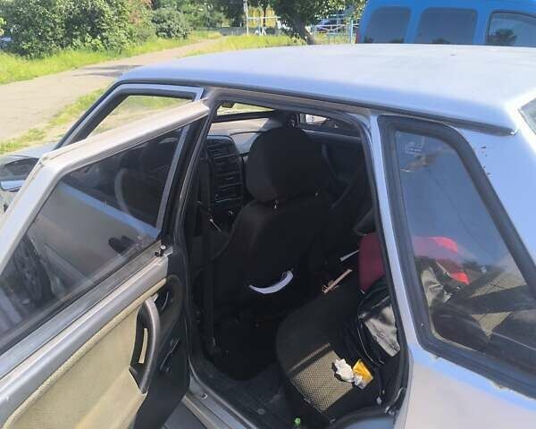 Серый ВАЗ 2115 Самара, объемом двигателя 1.5 л и пробегом 390 тыс. км за 800 $, фото 4 на Automoto.ua