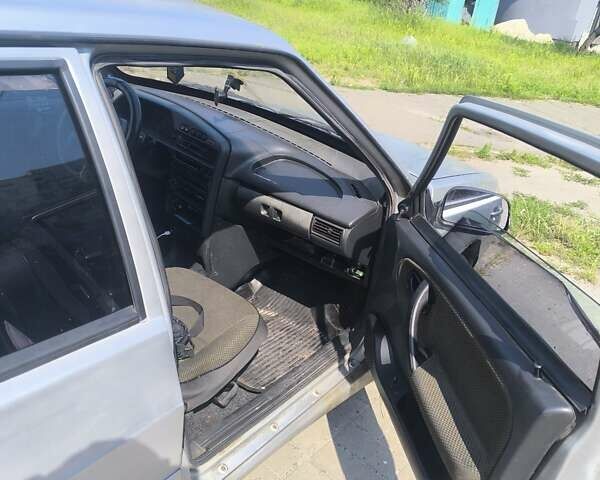 Серый ВАЗ 2115 Самара, объемом двигателя 1.5 л и пробегом 390 тыс. км за 800 $, фото 5 на Automoto.ua